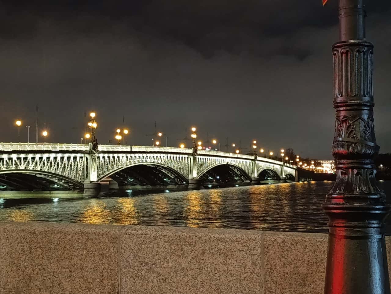 Всё прошло на одном дыхании. Экскурсовод превратил нашу экскурсию в познавательную историю тех далеких событий Петербурга.