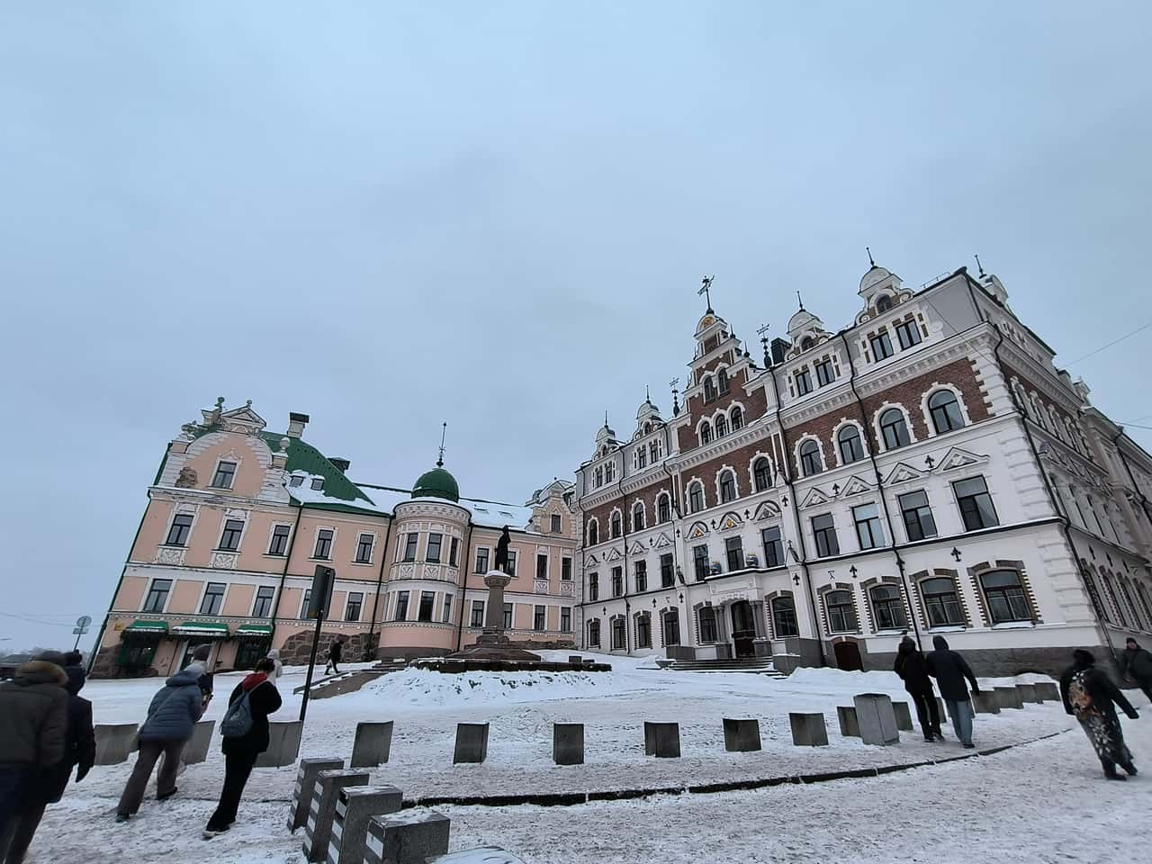 Замечательная гид Любовь провела классную интересную экскурсию! Очень понравилось, что прошли точки, в которых, судя по