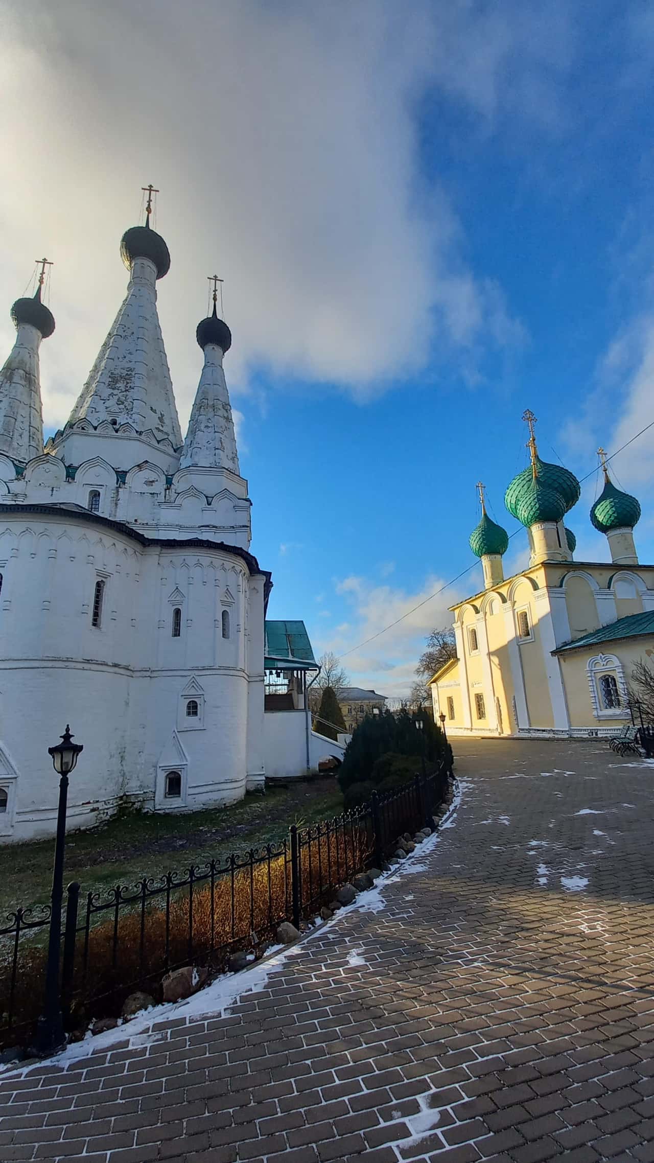 Если ищете интересного рассказчика, знающего, увлечённого своим делом- это Олег! От всей души рекомендуем этого гида.
