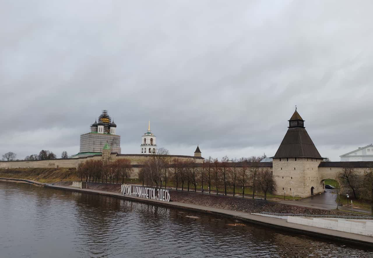 Мы впервые приехали из Петербурга в Псков. Игорь Анатольевич очень живо и интересно познакомил нас с
