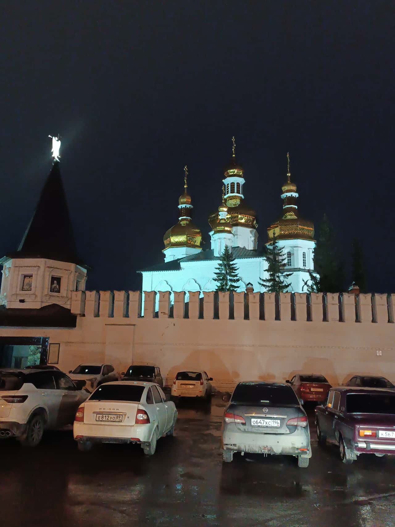 Я с дочкой впервые в Тюмени. Станислав с любовью рассказывал о родном городе, очень интересно и