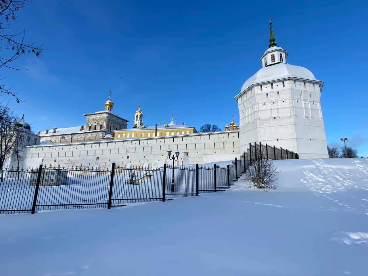 Очень интересная экскурсия от гида Анна Подкаменная. Узнали много интересных подробностей про Лавру и городские окрестности!