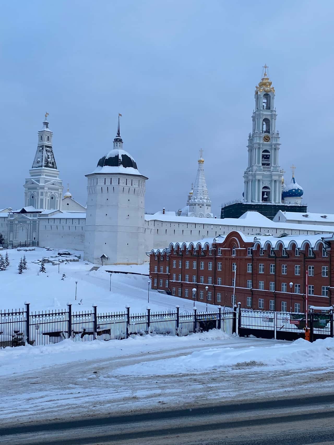 Очень интересная экскурсия от гида Анна Подкаменная. Узнали много интересных подробностей про Лавру и городские окрестности!