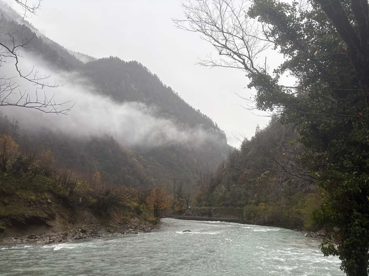 Только приехали с экскурсии по Рицце с гидом ,которого зовут Инал…Хочу поблагодарить его за душевное путешествие…сколько