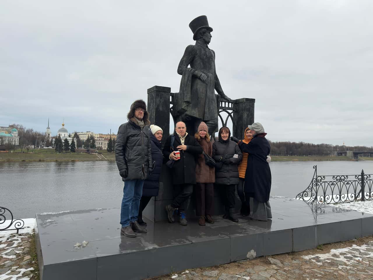 Если вы едете в Тверь , то очень рекомендую посмотреть город под руководством Марины. Очень позитивная,