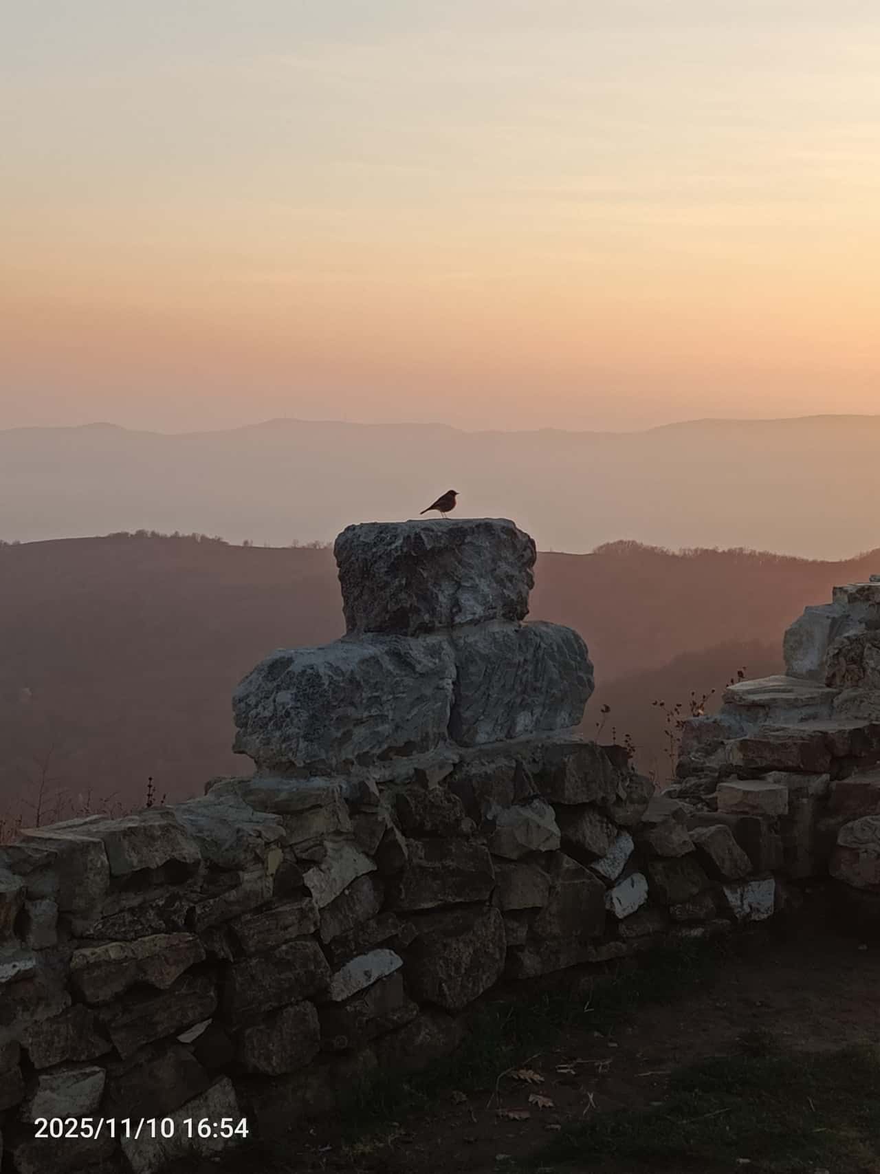 Выехали поздно, не успели всё посмотреть... А так локации красивые.