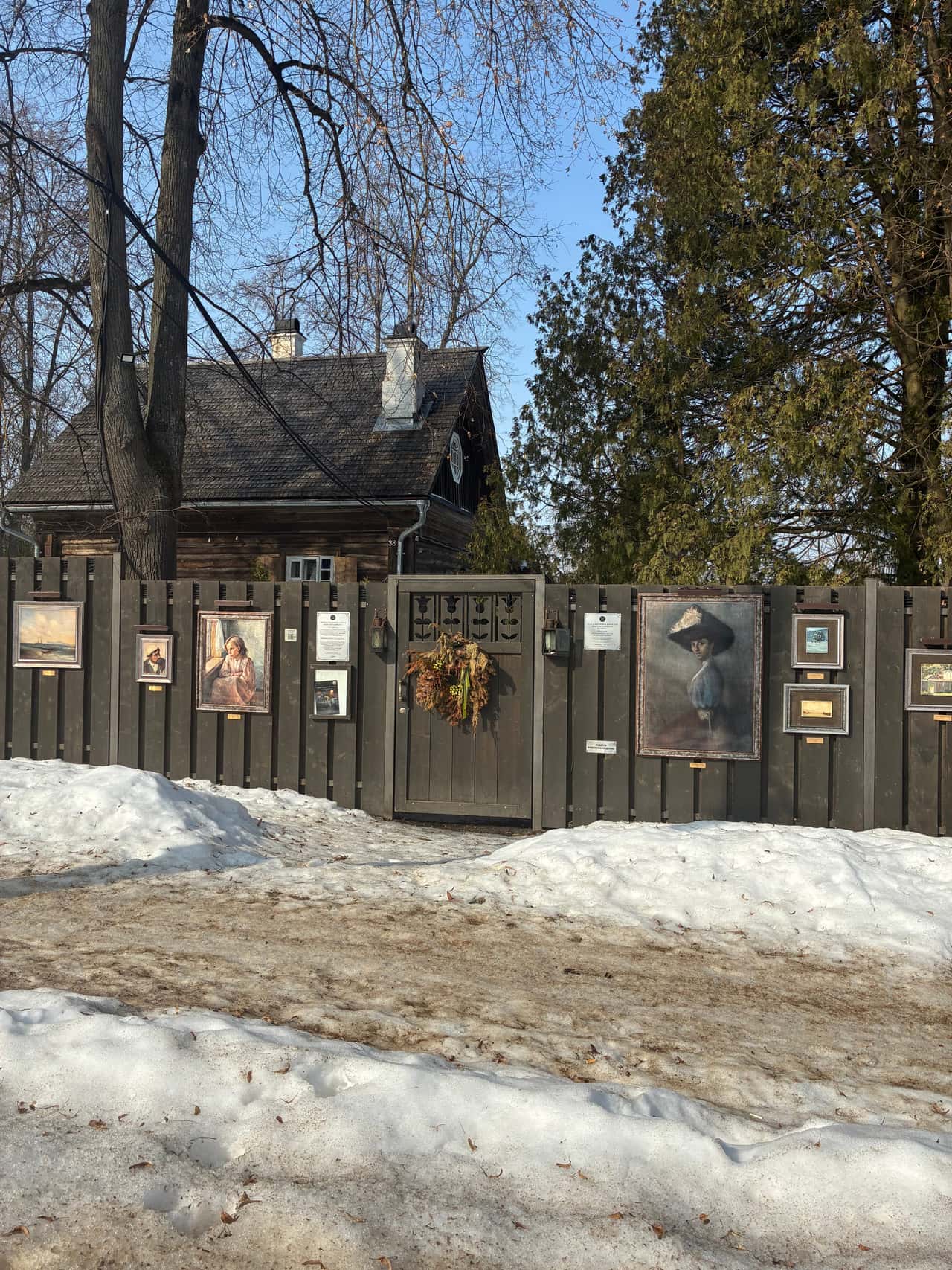 Неизгладимые впечатления произвела Таруса. Благодаря гиду Юлии, за 4 часа мы познакомились с основными достопримечательностями. Хочется