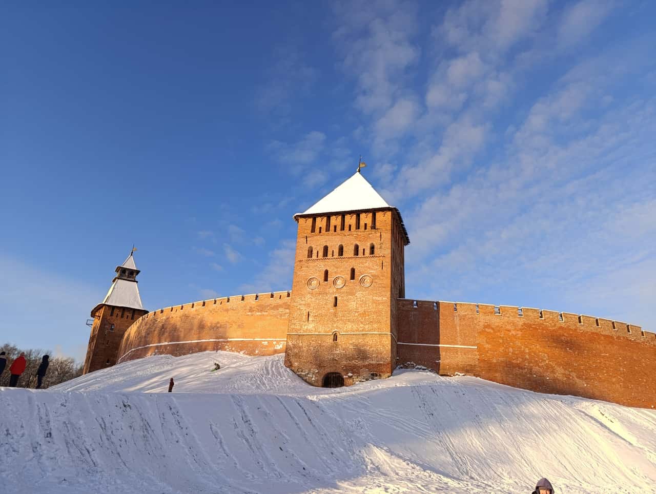 Спасибо нашему гиду Оксане за рассказ о новгородской земле. Хоть на улице было холодно, узнали много