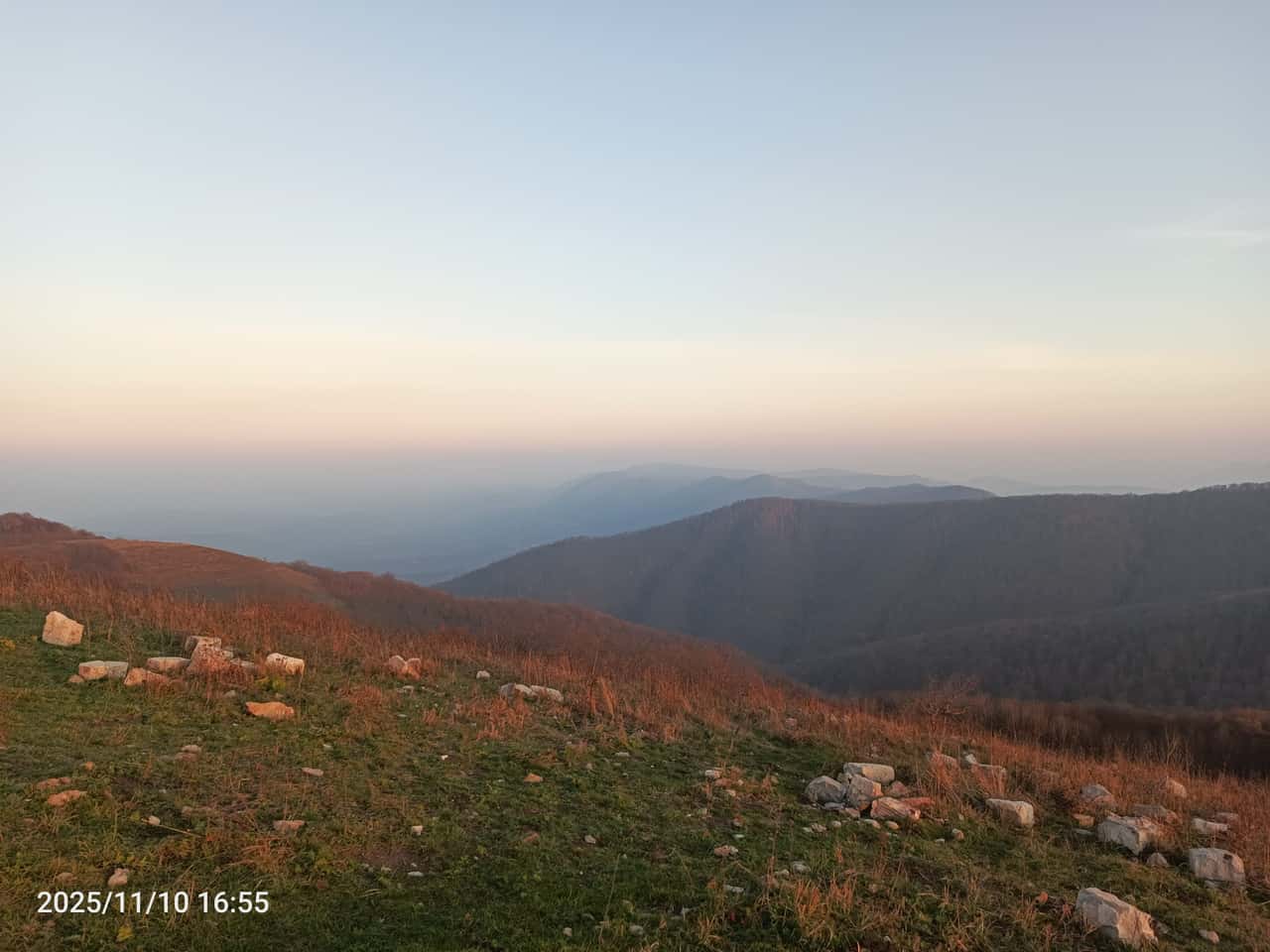 Выехали поздно, не успели всё посмотреть... А так локации красивые.