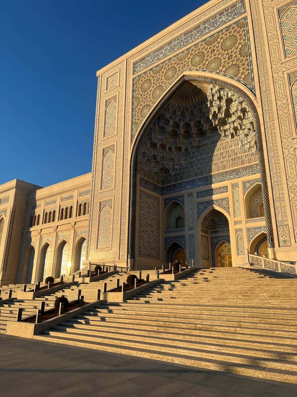 Заказывала для дочери во время стыковки рейсов экскурсию из аэропорта по Ташкенту, всё очень понравилось! Спасибо