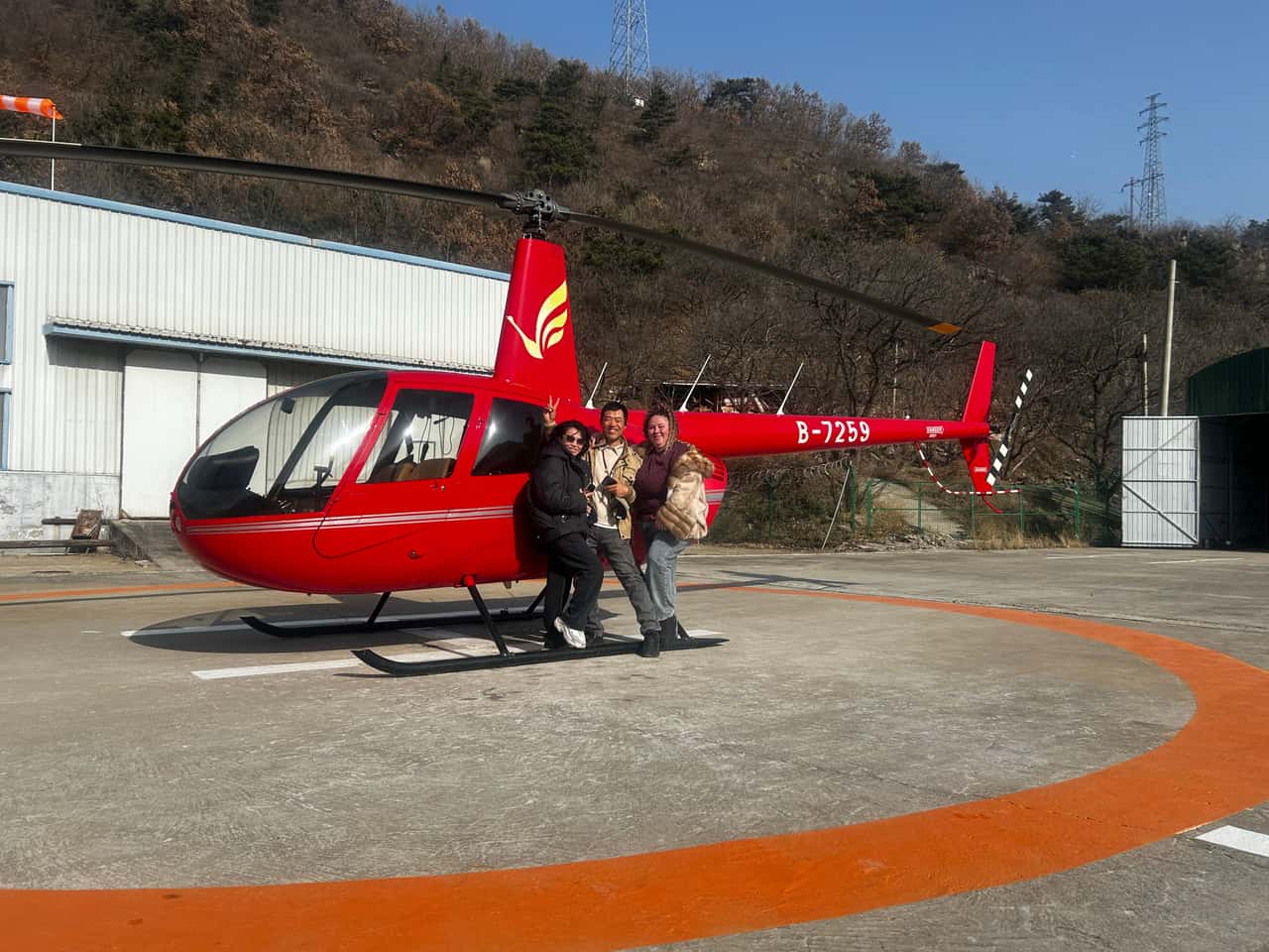 Прекрасная экскурсия!!! Всем рекомендую! С нами был гид Сергей, очень отзывчивый и позитивный. Помогал нам во всем и исполнял наши желания)