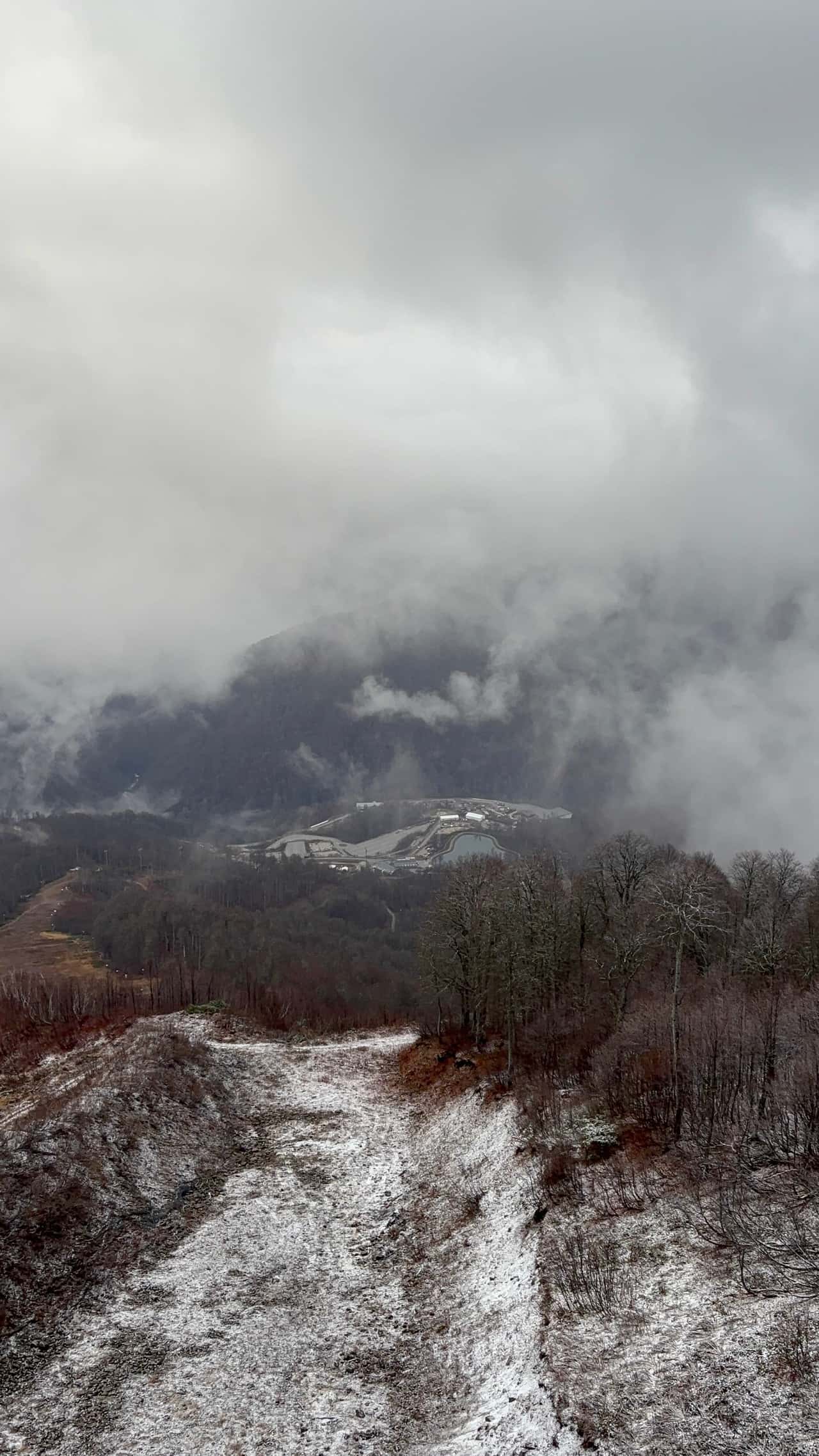 Поездка на Краснуб Поляну. Оплатили мы экскурсию 300 руб, за нами приехал белый минивэн мерседес, все