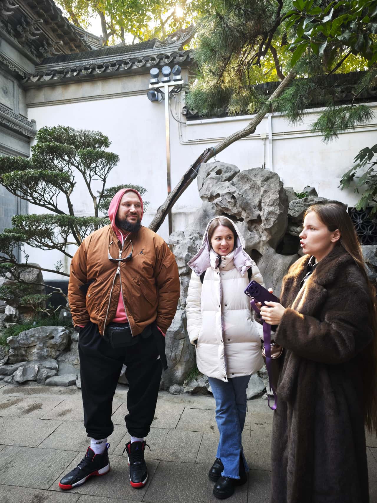 Анна великолепна! 5 человек, 4 часа пешком и на такси- ни на минуту не падало внимание!