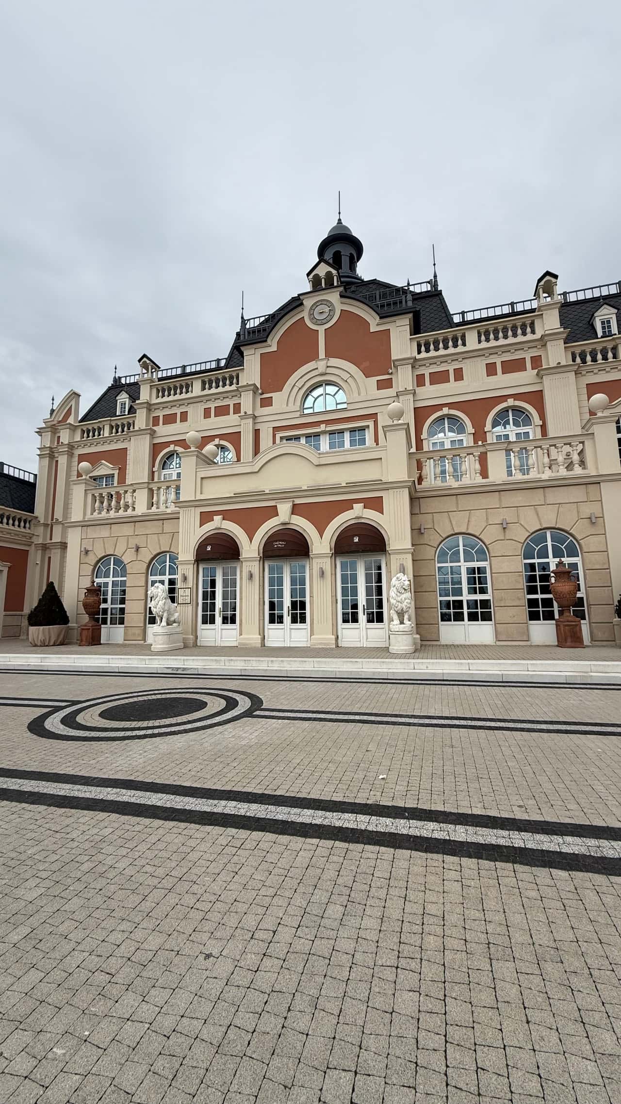 Александр,провел замечательную экскурсию.