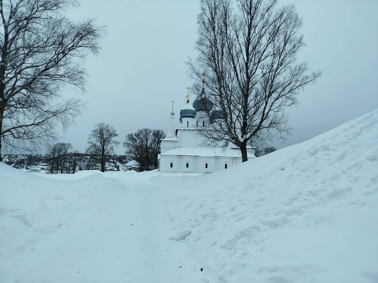 С нами провела экскурсию чудный специалист Анна (для нас теперь Анечка). Вызывают восхищение её эрудиция и