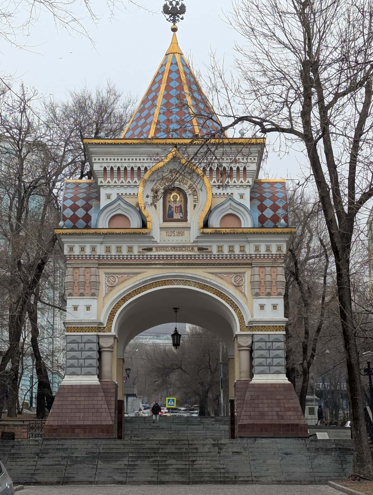 Мы экскурсией довольны. Семён отлично знает историю города, все ключевые точки. Доброжелательный и общительный.
