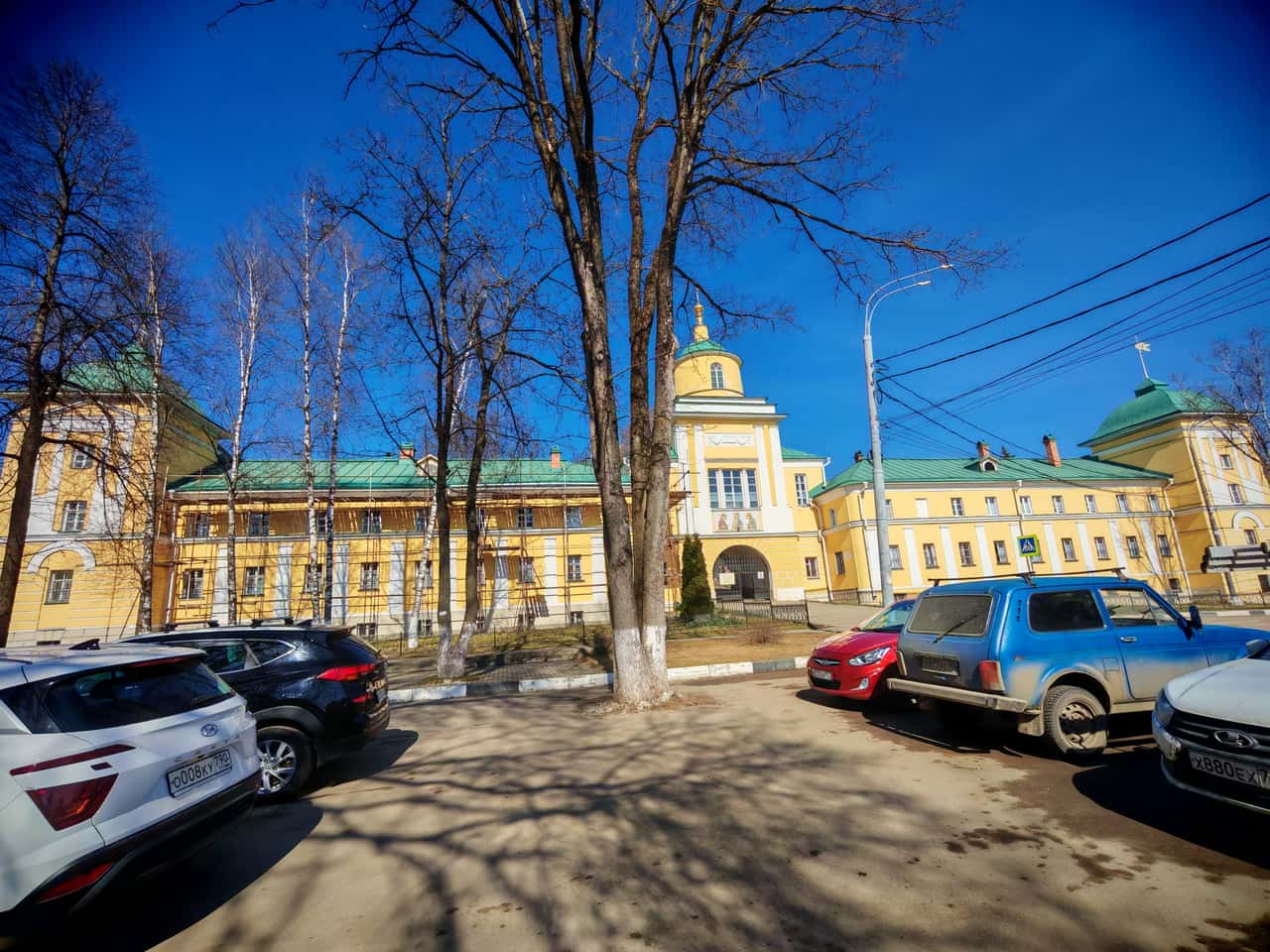 3х часовая поездка с интересным проводником по историческим местам Сергием Нерадонежским. Доброжелательный гид, комфортный автомобиль. Хорошее