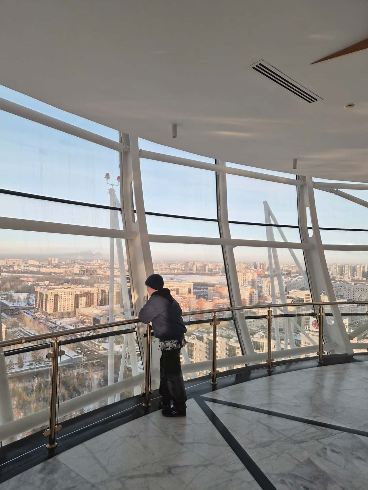 Нам все рчень понравилось! Интересно и мне и сыну (10 лет). Виктор нам показал основные достопримечаиельности,