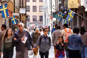 Люди на улицах старого города Стокгольма