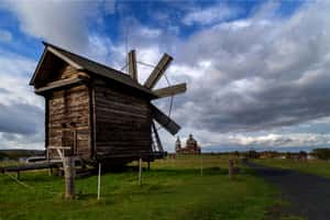 Полюбуйтесь памятниками деревянного зодчества на острове Кижи