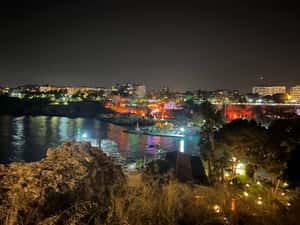 Старый порт в старом городе Калеичи Антальи ночью