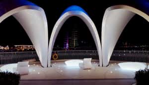 Круглые арки на набережной