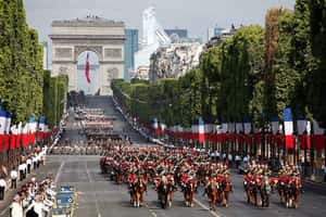 Традиционный военный парад 14 июля на Елисейских полях, Франция, Париж