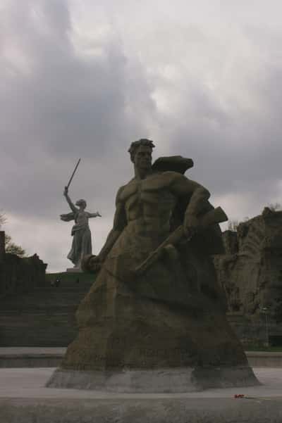Стены-руины