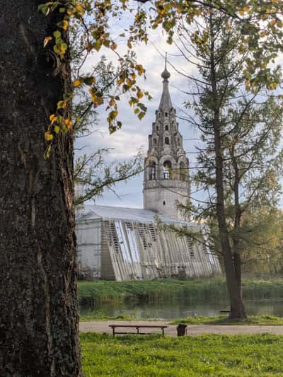 Колокольня храма
