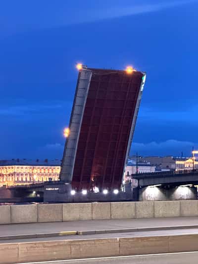 Индивидуальная поездка на развод мостов на автомобиле