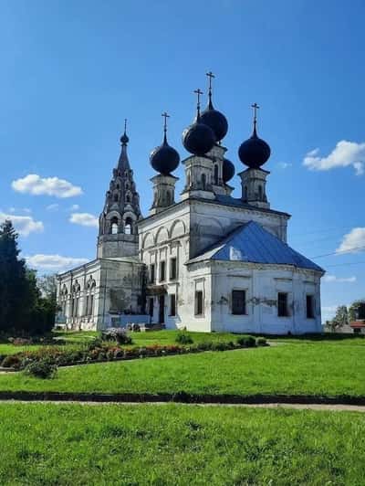 Вход в храм