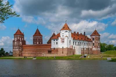 Мирский замок и Несвижский дворец из Минска