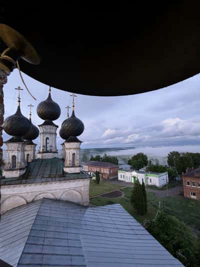 Тропа Сусанина, небо Саврасова, скакуны Скалозубова. Путешествие в Сусанино