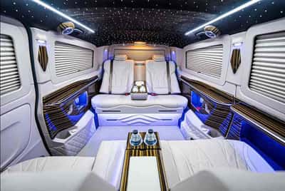 VIP-трансфер на авто премиум-класса Maybach из аэропорта или по Стамбулу