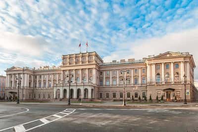 Истоки власти в России. Политика на сцене Петербурга