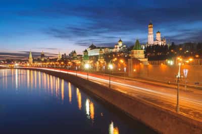 Вечерняя Москва в огнях: прогулка с ужином и живой музыкой