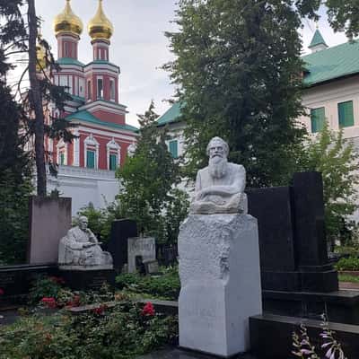 Обзорная прогулка по Новодевичьему кладбищу