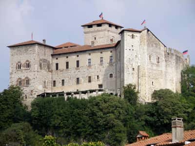 «Город на берегу озера»: прогулка по Ароне с дегустацией сыра