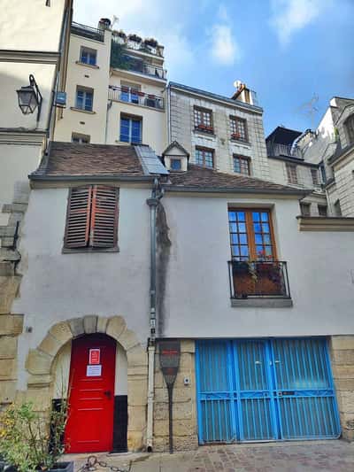Магический Монмартр: маленькая деревня в центре Парижа