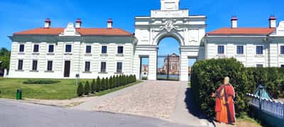 Трансфер на микроавтобусе по замкам, дворцам, башням и усадьбам Брестчины