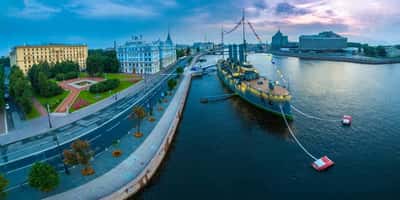 Салют в день ВМФ на теплоходе с развлекательной программой и фуршетом