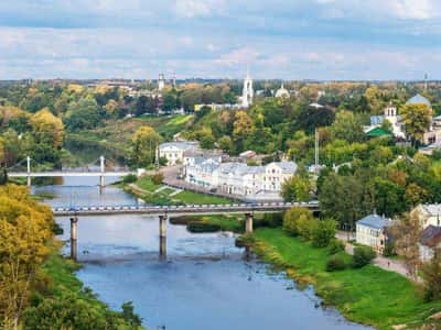 Торжок: красота древнего города в купеческих особняках и храмах