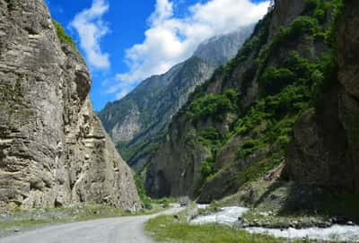 Осетия, Кармадон, Даргавс и Фиагдон из Нальчика
