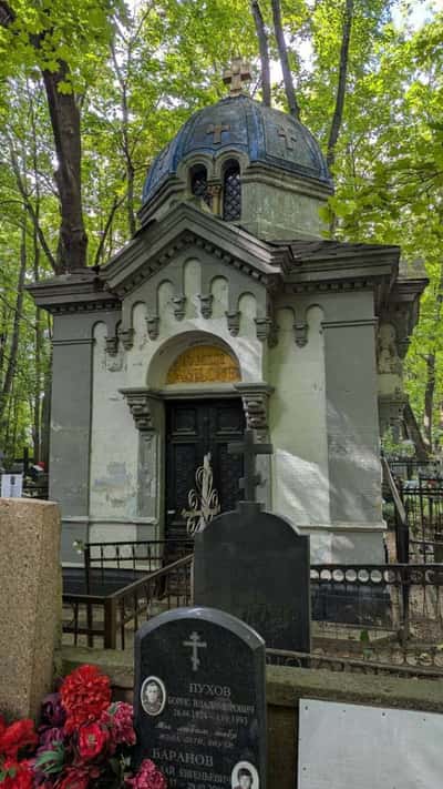 Тени Введенского кладбища: история, судьбы и легенды - пешеходная экскурсия