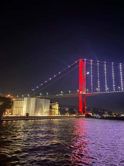 Сияющий Стамбул: вечерний круиз по Босфору с ужином