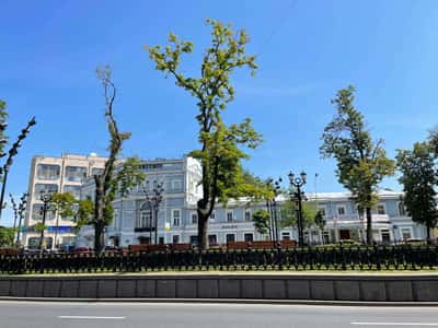 По Никитскому и Тверскому бульварам