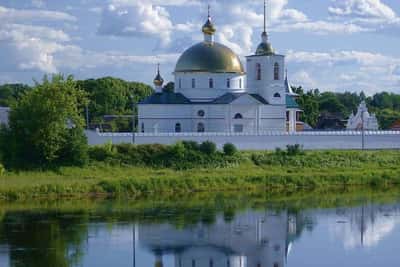 Город Остров и военно-исторический комплекс «Линия Сталина»