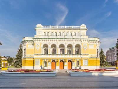 По двум главным улицам Нижнего Новгорода