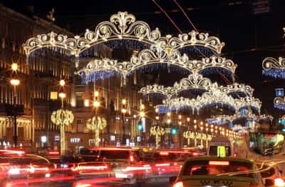 Встречаем Новый год в Санкт-Петербурге: с подарком, играми и Дедом Морозом