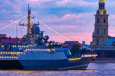 Салют день ВМФ 27 июля на однопалубном теплоходе